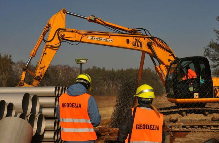 Płyty do ochrony kabli – praktyczne rozwiązania w ochronie kabli przed uszkodzeniami